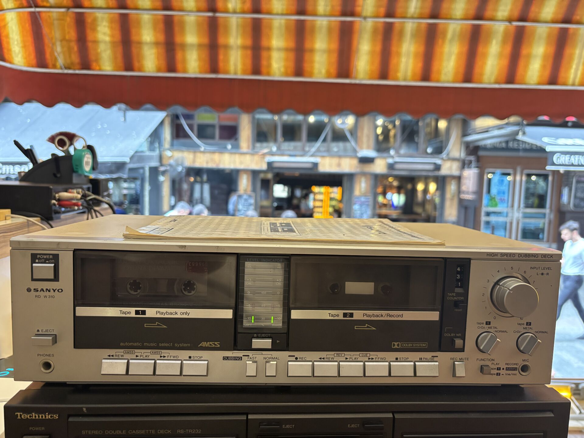 Sanyo Şarkı başı bulabilen Kasetçalar